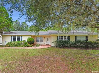 145 Woodbine Ln, Hawthorne, FL 32640