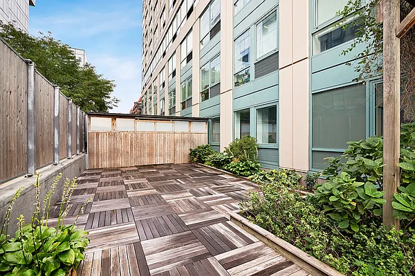 Rented by Sotheby's International Realty | media 8