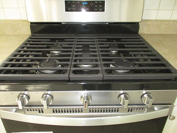 4th image of 7562 Hoover Ave #0