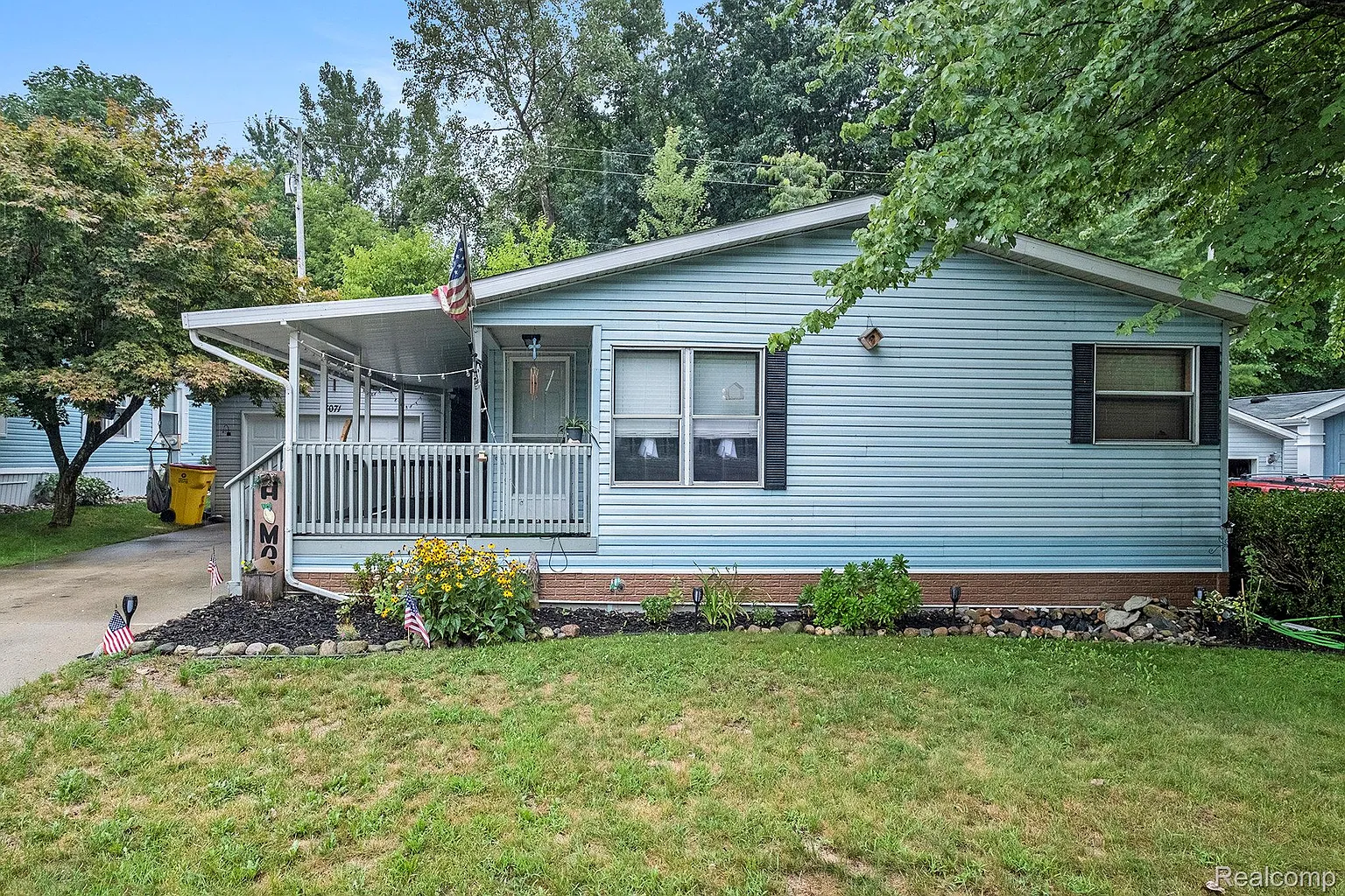 3071 E Bay Dr photo 1
