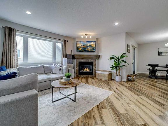 4th image of 193 S Mount Sundance Cres W