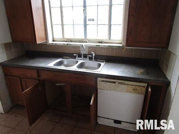 5th image of 812 E Kansas St