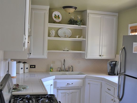 2nd image of 1801 Laurel Ln