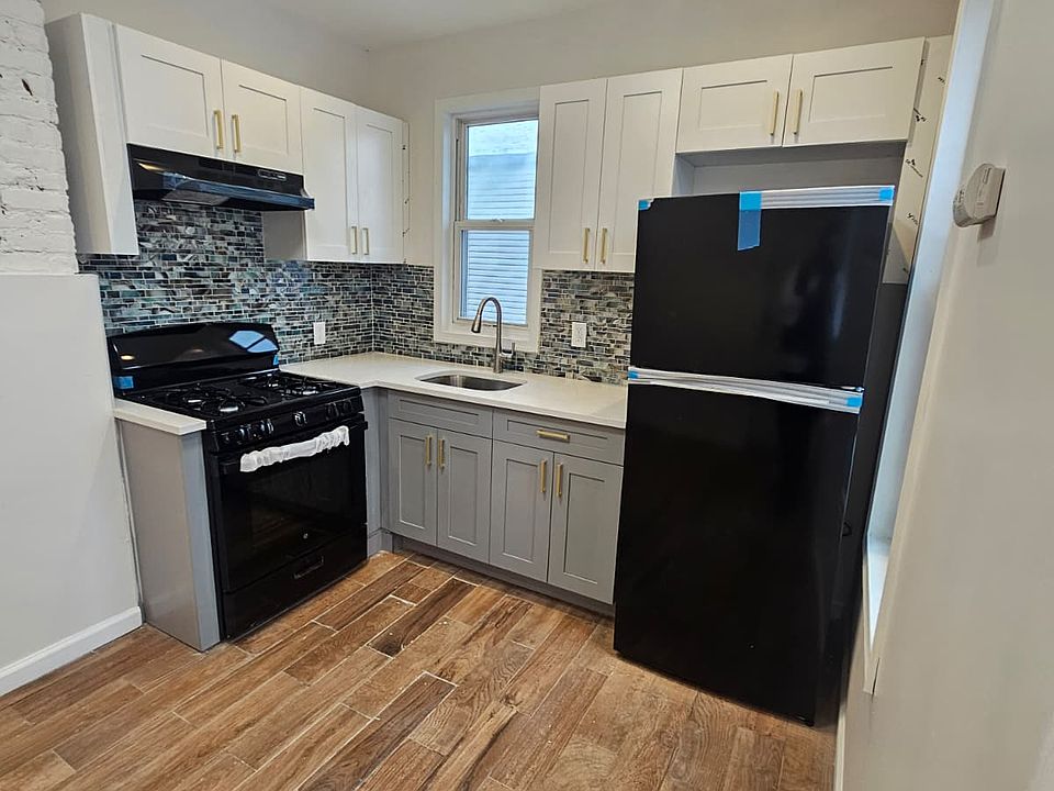 1st image of 155 Bayview Ave Floor 2