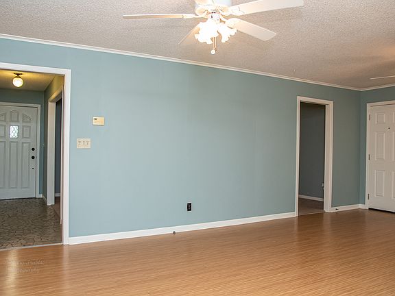 4th image of 922 Brookwood Dr