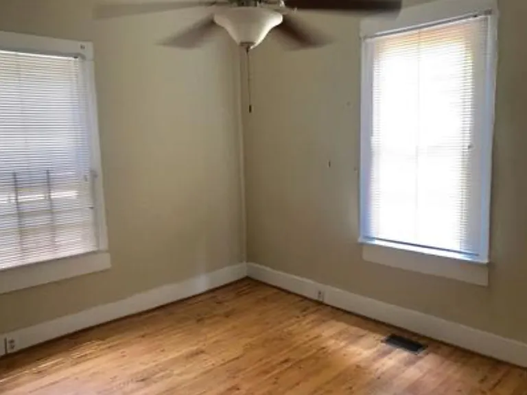 1005 Hampton St NW — Photo 5