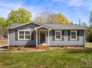 8410 Clear Meadow Ln, Charlotte, NC