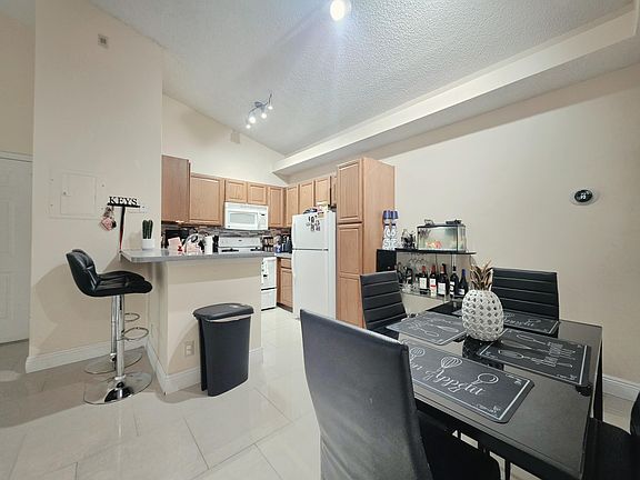 3rd image of 641 Lyons Rd APT 11203