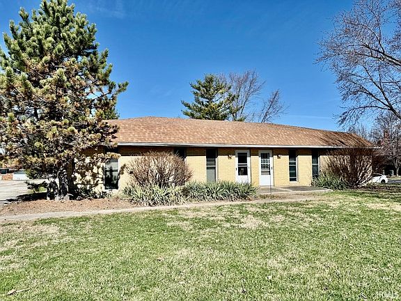 2nd image of 2704 & 2706 Moore Rd