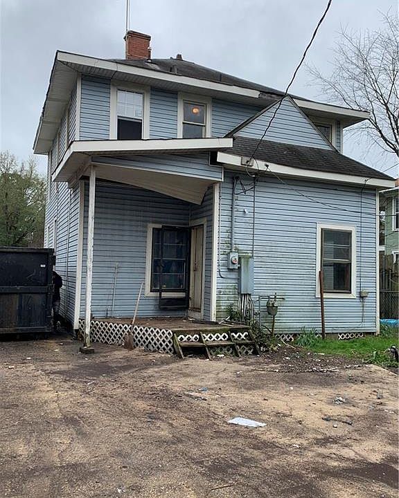 2nd image of 450 Dalzell St