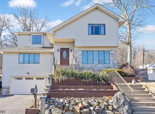 8 Oakwood Rd, Lake Hopatcong, NJ 07849