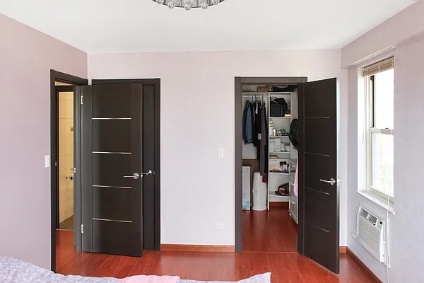 Sold by Thomas Lipovetsky, LREB | media 33