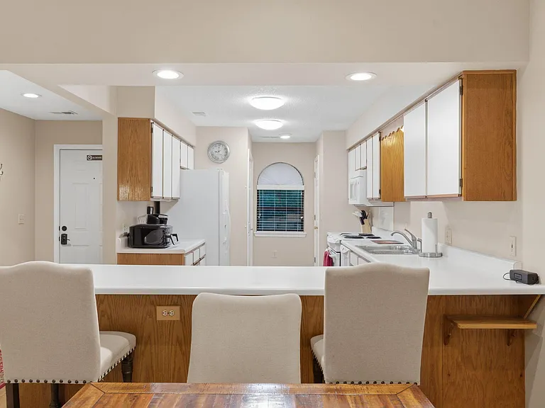350 S Wildwood Dr #19 — Photo 7
