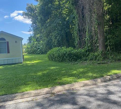 2nd image of 200 Garner Dr #200