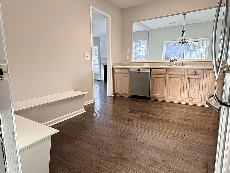 240 Regent Sq — Photo 71