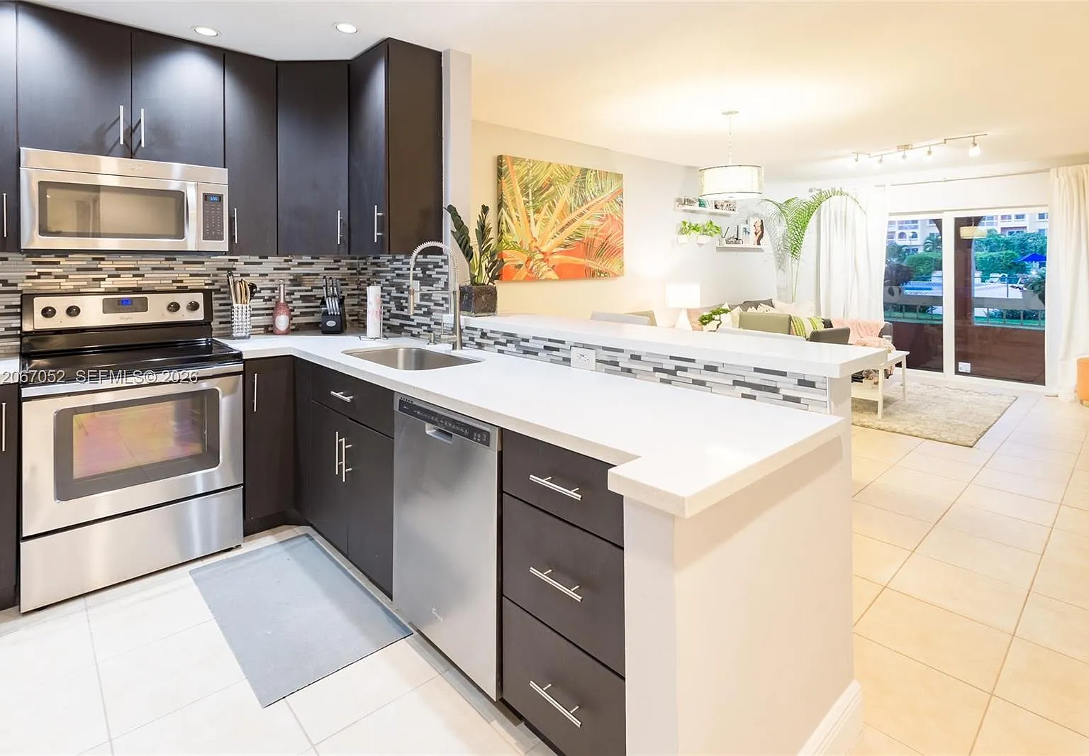1 bed, 1.0 bath, 712 sqft, $2,000 — Photo 1