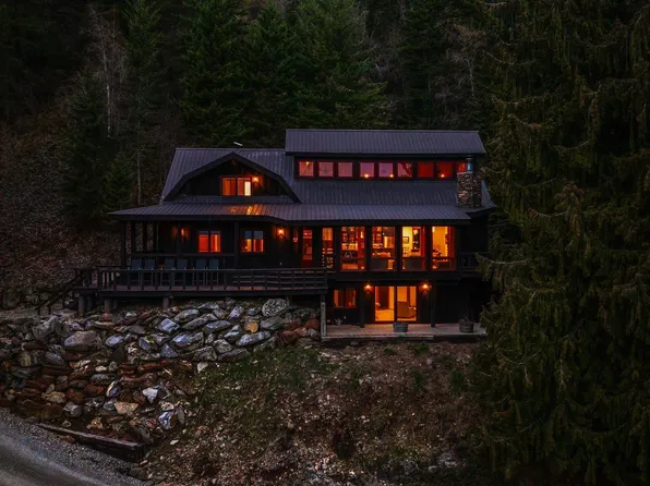867 Midas Dr, Sagle, ID 83860