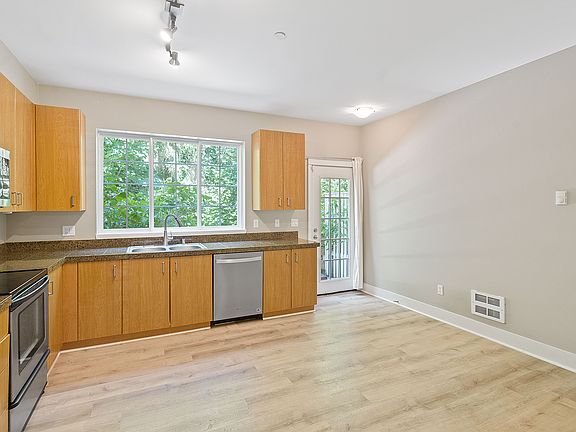 5th image of 22672 NE Alder Crest Ln Unit 5