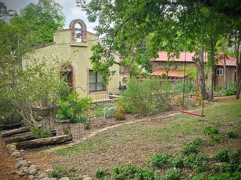 905 Tanglewood Ln — Photo 3