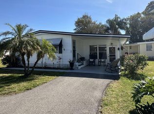 24 Lake Breeze Dr #C, Tavares, FL 32778