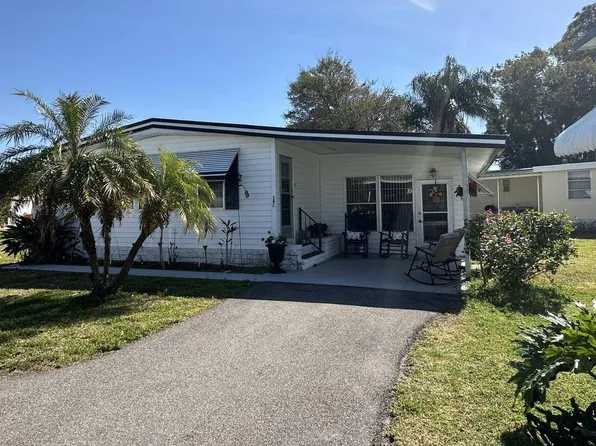 24 Lake Breeze Dr #C, Tavares, FL 32778