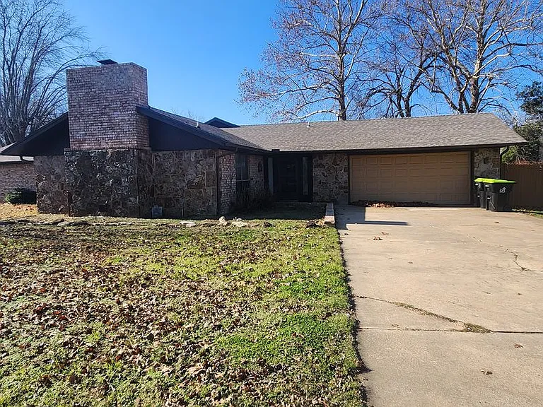 1811 Brookside Dr — Photo 2
