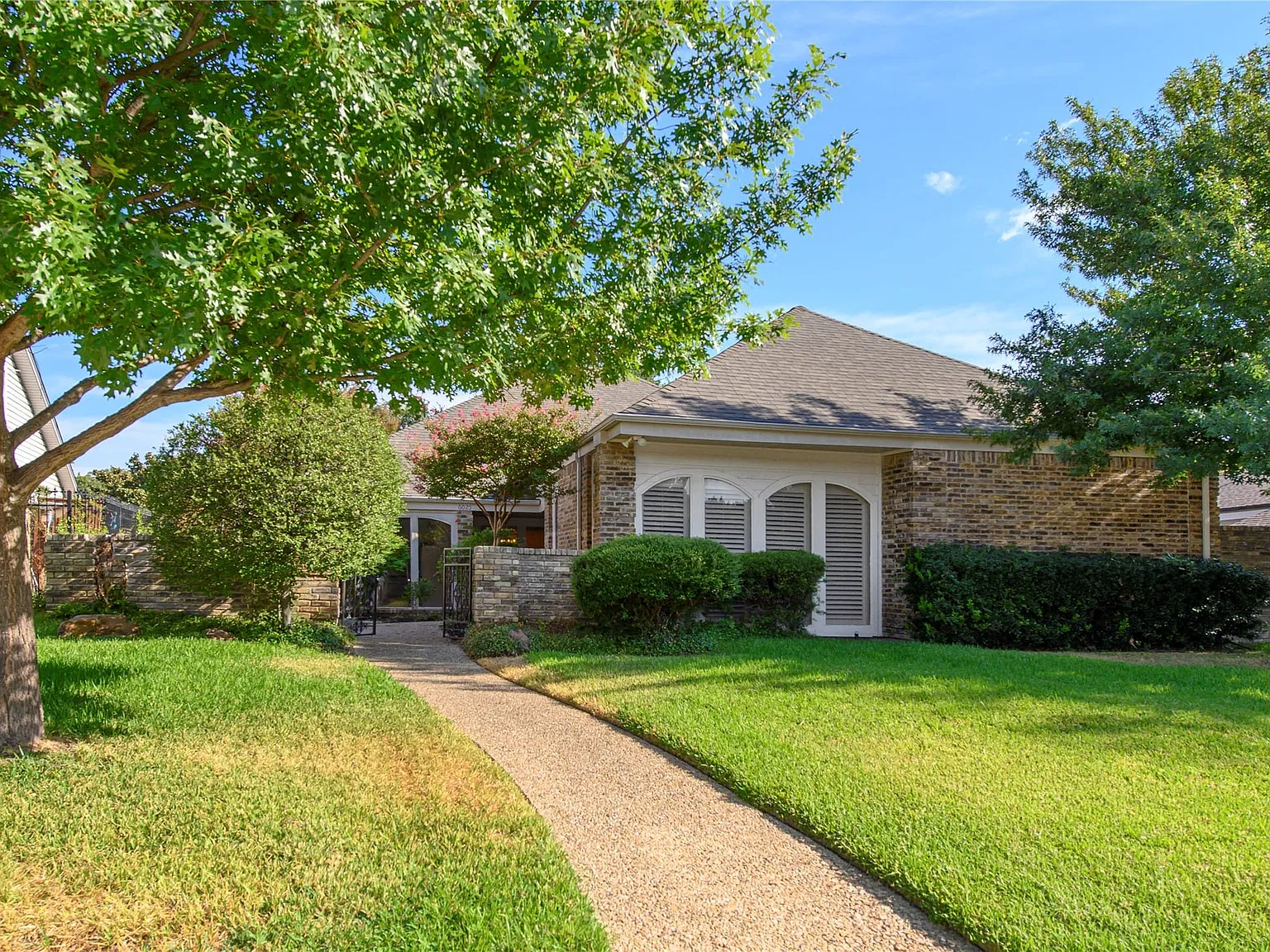 3 bed, 2.5 bath, 2431 sqft, $3,150 — Photo 1