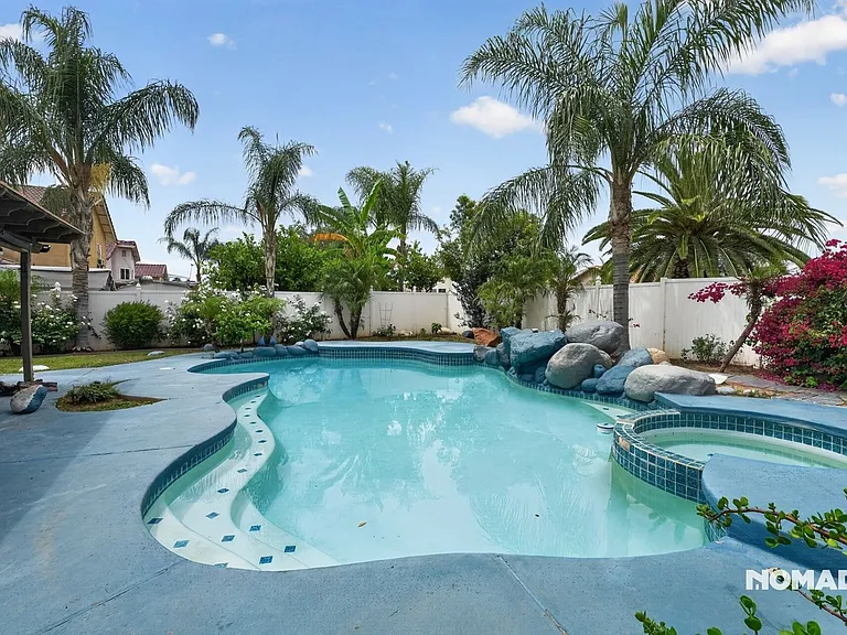 13699 Daimler St — Photo 15