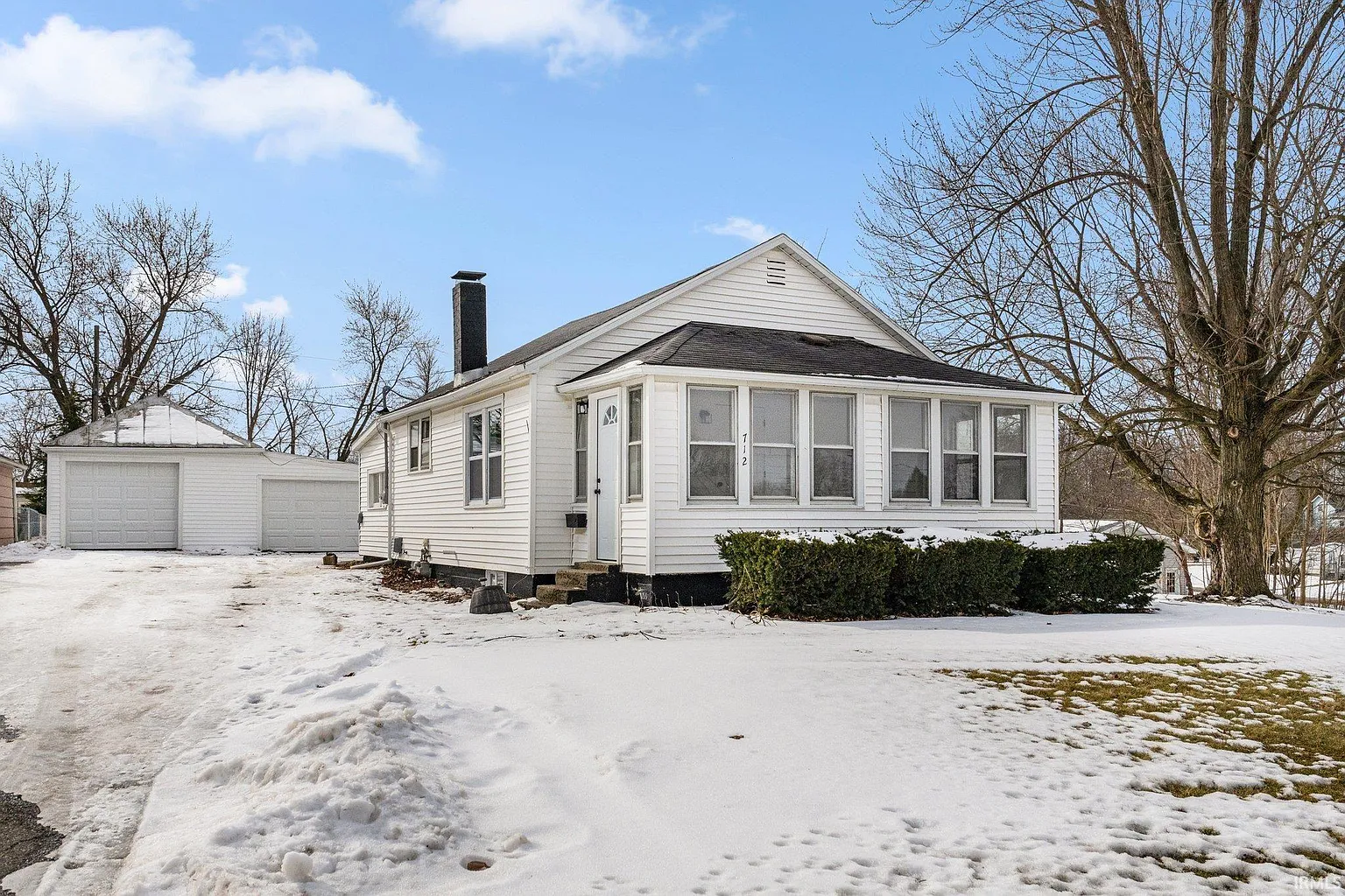 712 E South St photo 1