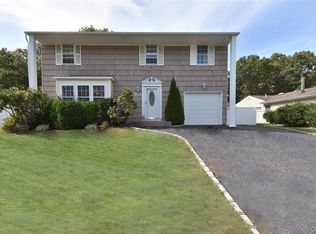 80 Burleigh Dr, Holbrook, NY 11741