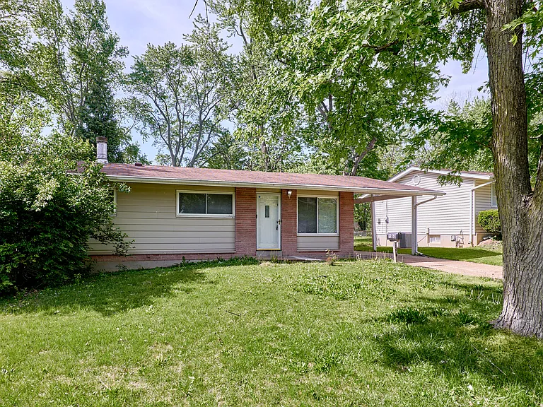 1960 Parker Rd — Photo 1