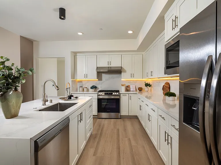 APT 123 CHAPEL AVE — Photo 49