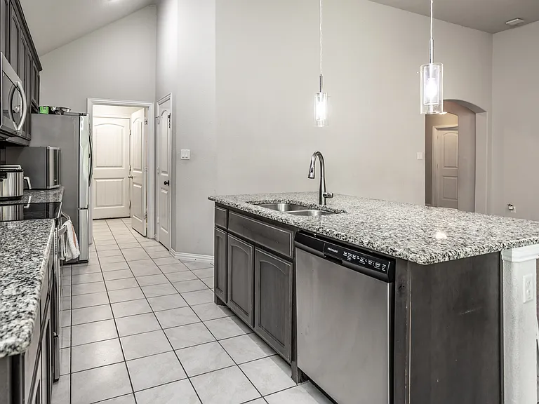 900 Vintage Ave — Photo 12