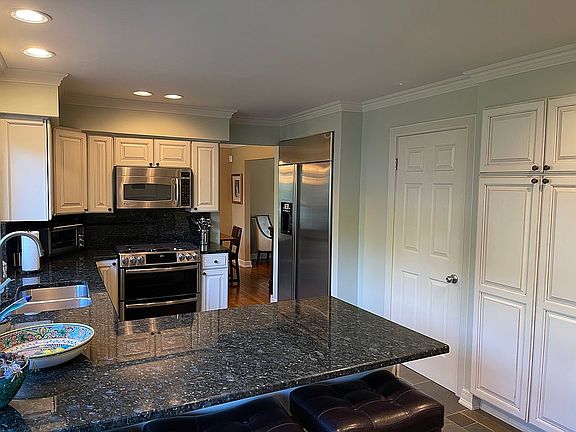 2nd image of 4423 Apple Valley Ln