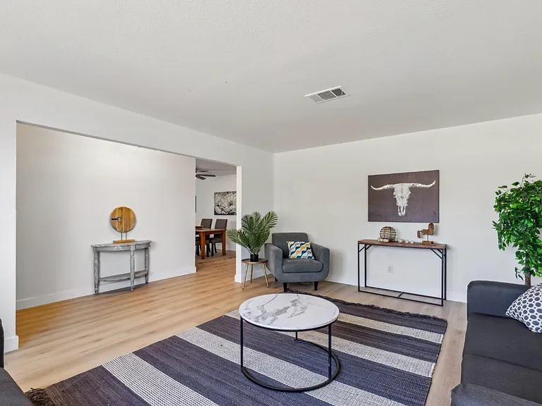 929 Moffat Dr — Photo 7
