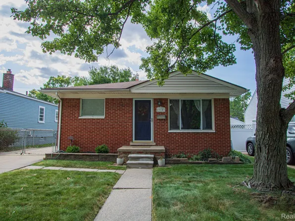 29101 E Tawas St, Madison Heights, MI 48071