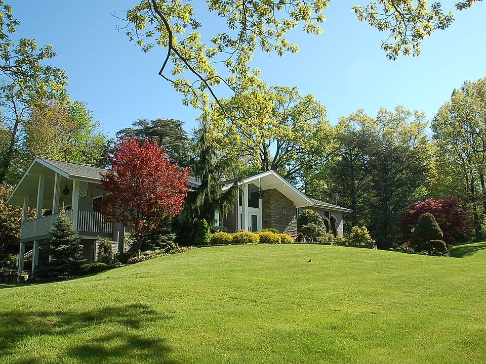 1st image of 15 Whitney Cir