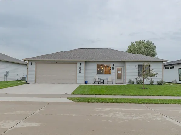3722 Lincoln Ave, Spirit Lake, IA 51360