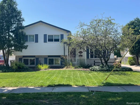 33943 Brookshire Dr, Sterling Heights, MI 48312