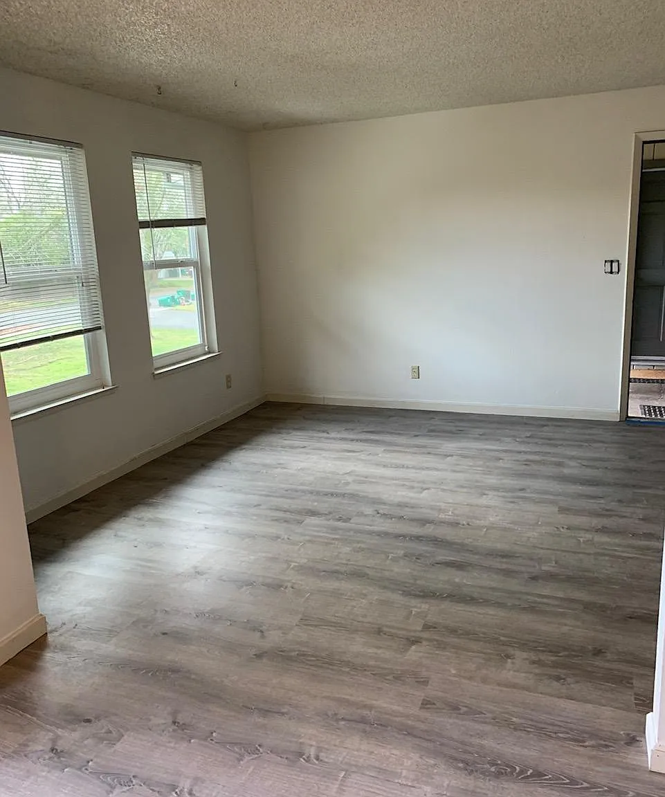 398 White Ave — Photo 4
