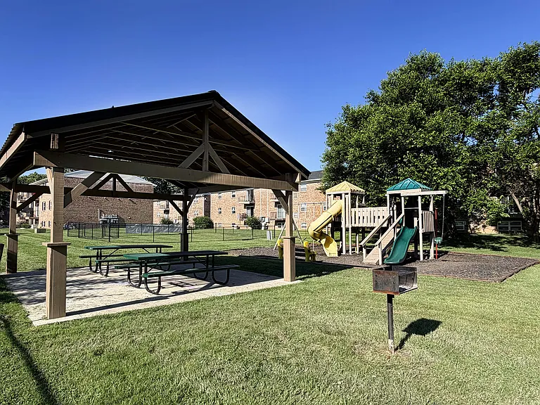 Crown Crossing Apartments — Photo 14