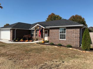 811 E 7th St, Grove, OK 74344