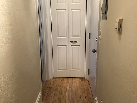 5th image of 9955 114th St NW #104