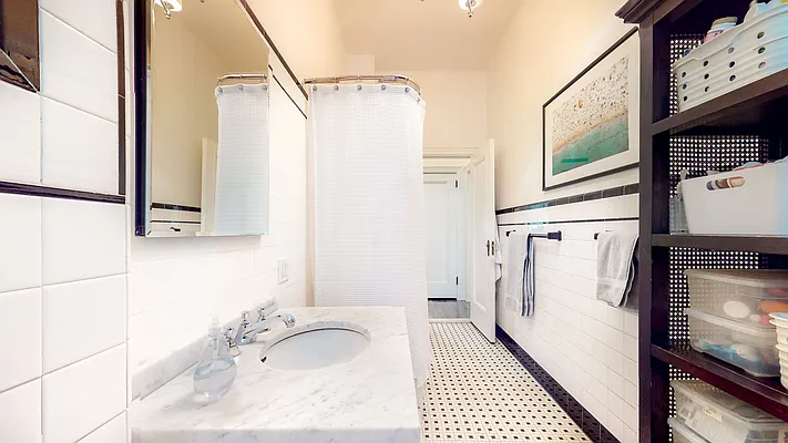 Sold by Digs Realty Group | media 9