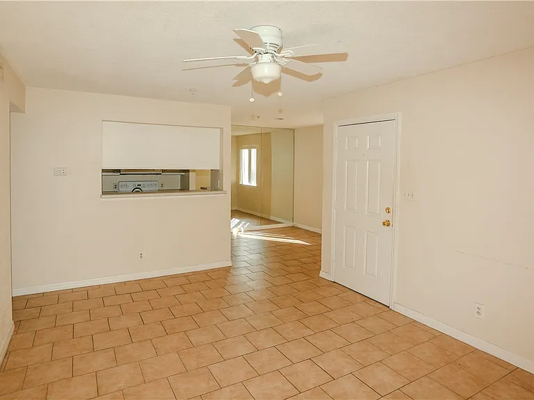 2835 Winkler Ave #216 — Photo 3