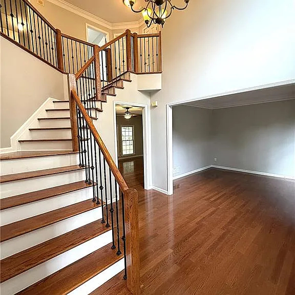 1310 Rosewood Dr — Photo 3