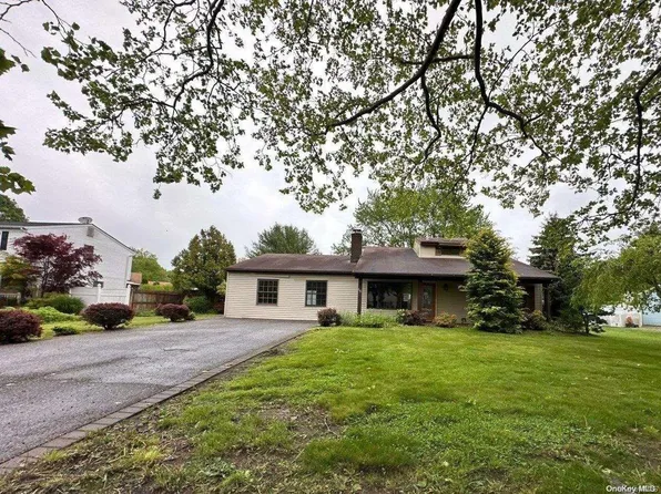 15 Daytona Beach Place, Coram, NY 11727