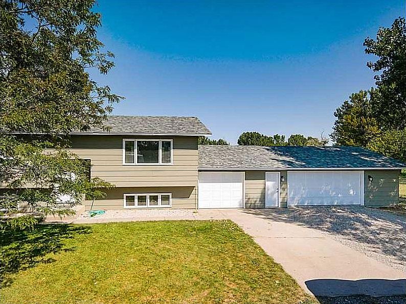 1st image of 3417 Carmel Dr