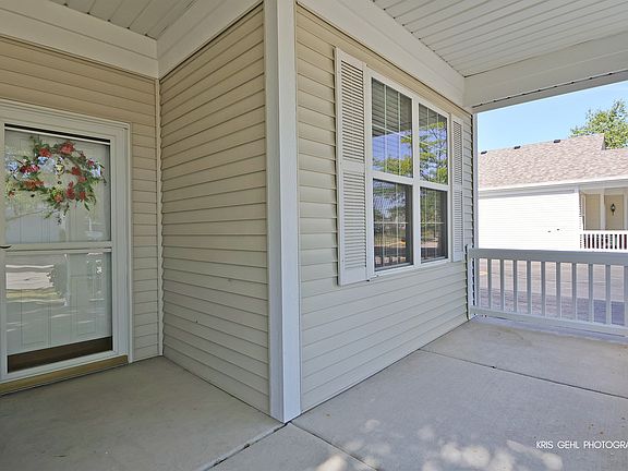2nd image of 39582 N Cambridge Blvd