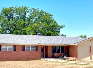 1101 S Walnut St, Idalou, TX 79329